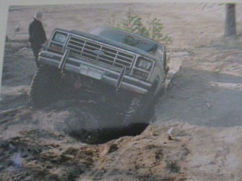 1985 Ford Bronco - Coming up the hill!