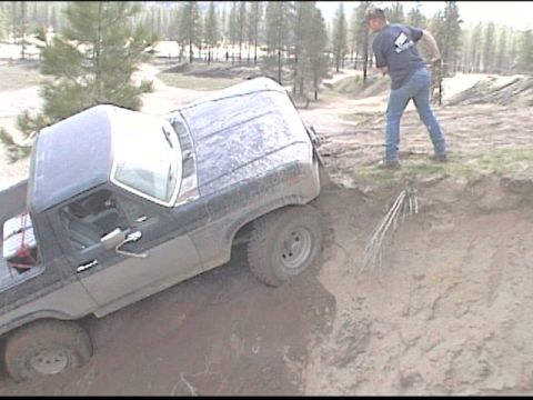 1985 Ford Bronco - Trying out my winch!