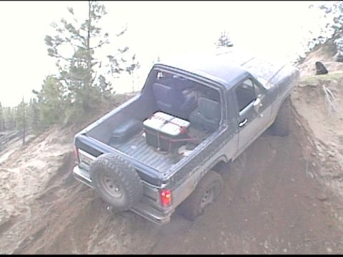 1985 Ford Bronco - This dirt was way to soft!