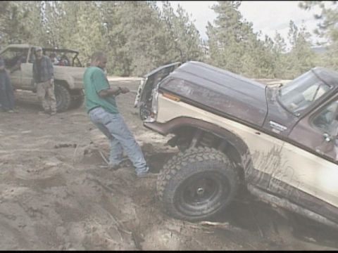 1985 Ford Bronco - cory using his winch