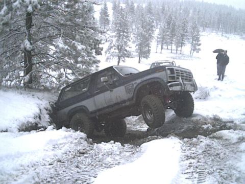 1985 Ford Bronco - Some good Snow Wheeling!!!