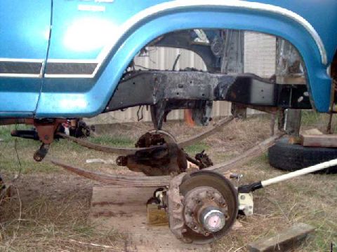 1984 Ford Bronco - front crossmember mounted