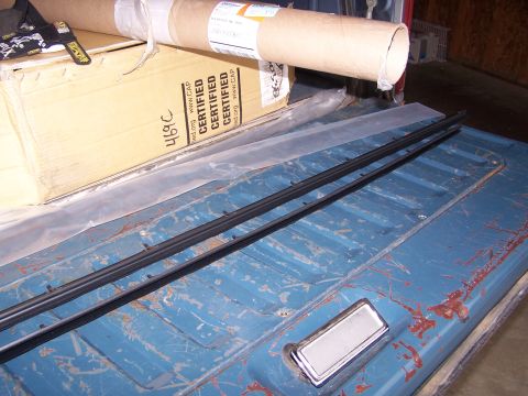 1986 Ford Bronco - Tailgate Weatherstripping