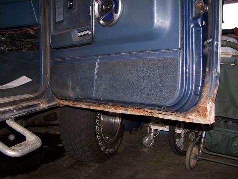 1986 Ford Bronco - Rusted Door