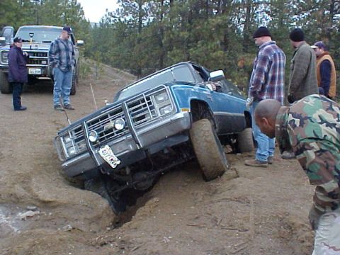 1985 Ford Bronco - Steve got a lock right for the front. Noahs Arc is more capable now!!