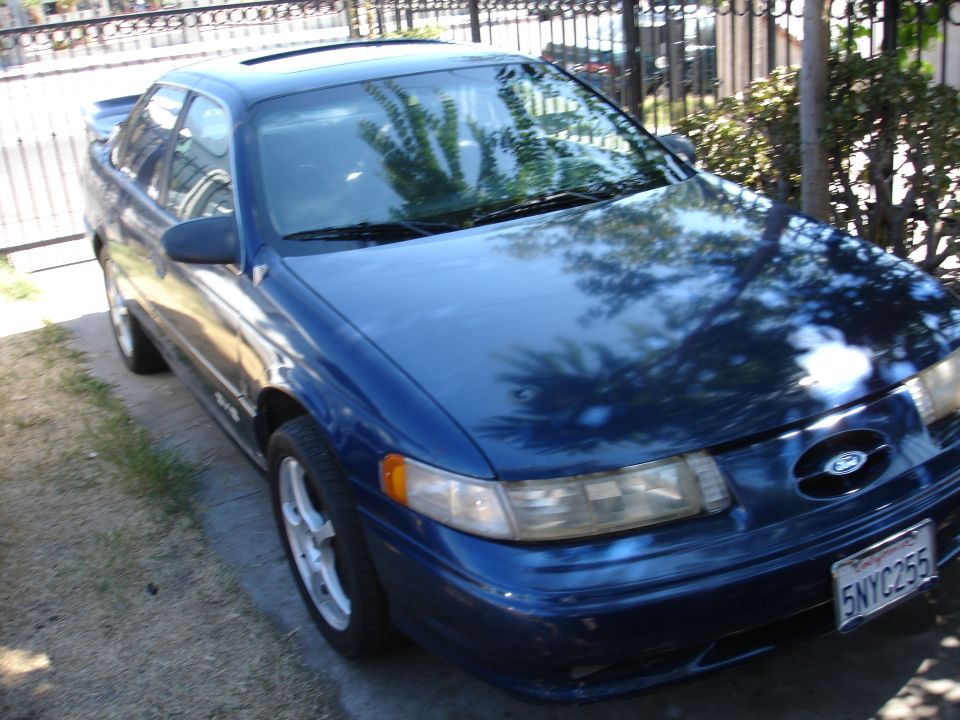 Blue 1992 Ford Taurus with sunroof and license plate 5NYC255
