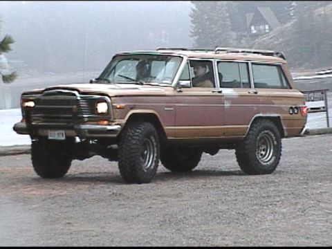 1985 Ford Bronco - A friend from work. Nice jeep