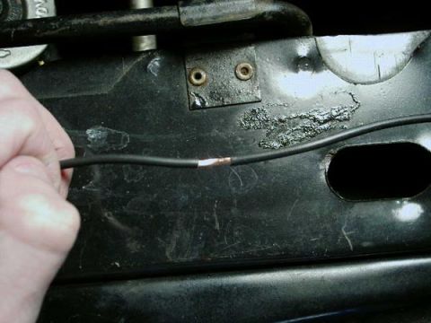 1984 Ford Bronco - A razor knive can slit between the two ring cuts to make a bare connection point.
