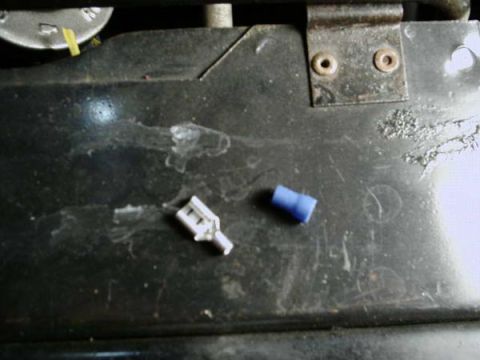 1984 Ford Bronco - I pull the plastic bs from the normal cheapo crimp connector