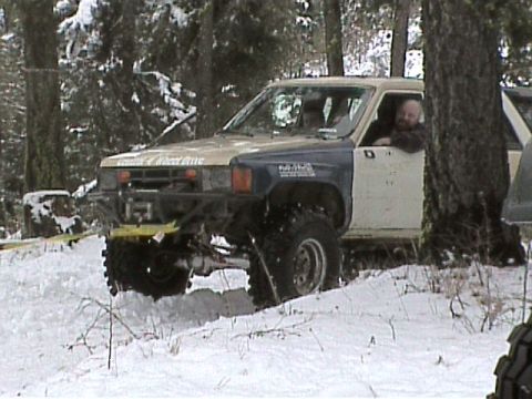 1985 Ford Bronco - Will blew his front 5:29 ring and pinion. He was catchng a little to much air trying to climg a hill.