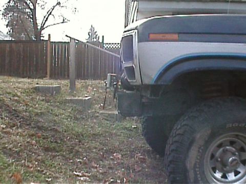 1985 Ford Bronco - Good approach angle for a full size.
