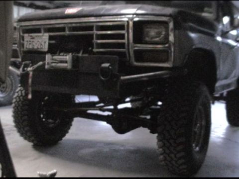 1985 Ford Bronco - The axle is installed. Just need to adjust the track arm so the axle will be centered under the bronco right.