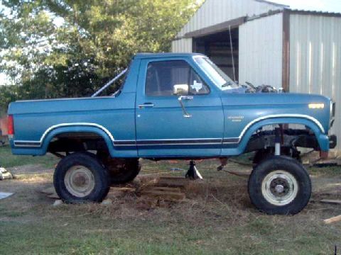 1984 Ford Bronco - front and rear axles installed