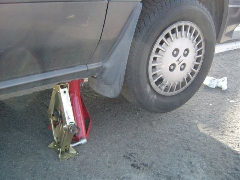 1986 Honda Accord - We didn't have a hydraulic floor jack, but the stock jack worked fine!