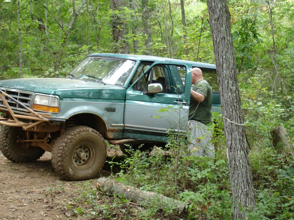 1996 Ford Bronco, green and silver, 3q-front view, off-road tires and bumper
