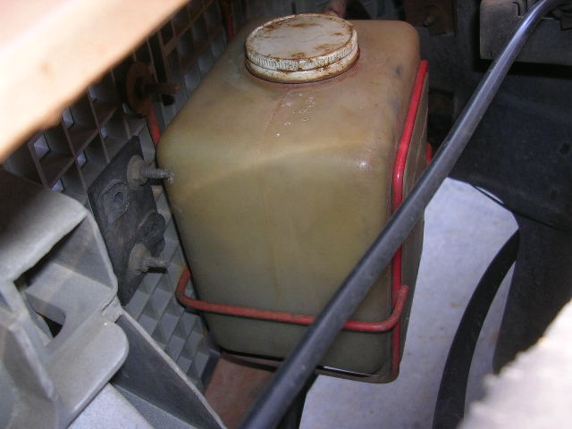 Coolant catch can