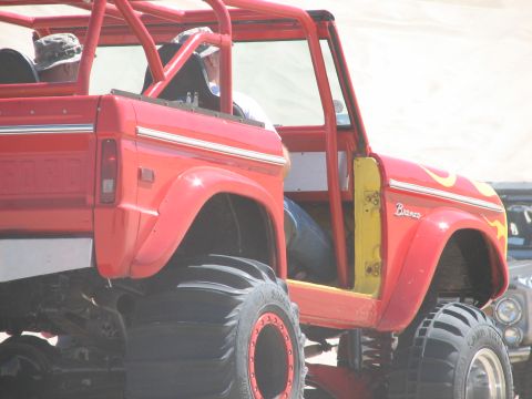 1978 Ford Bronco - Flames gettin ready to run
