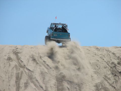 1978 Ford Bronco - blue clearing the top