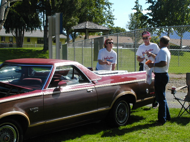 It seems like most of the official business gets done out of the back of our President's  78 Squire.
Russ and Becky Weston's mobile office!