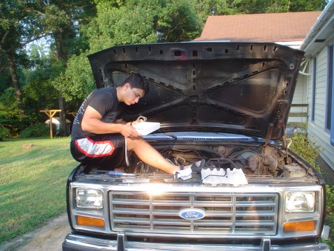 1984 Ford Bronco - Replacing a gasket at the base of the carb
