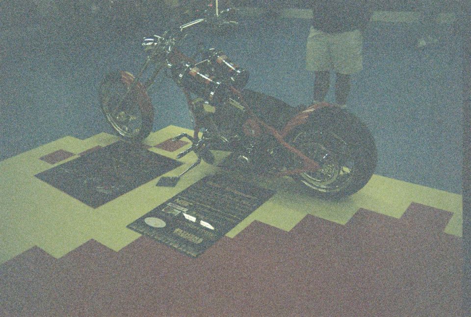 Bike with twin Nitrous bottles as tanks....does it run strickly on Nitrous??? Hmmmm...
It didn't have any other visable tank!