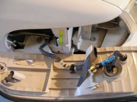 2001 Ford Crown Victoria - The back side of the corner lamp and its respective wiring.