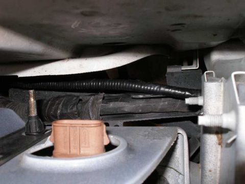 2001 Ford Crown Victoria - The new wiring, passing by the turn signal connector.
