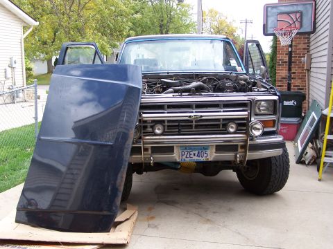1986 Ford Bronco - Hood off
