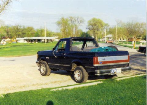 1989 Ford Bronco - Her topless session. ;)