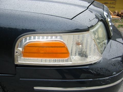1999 Ford Crown Victoria - Original broken cornering light