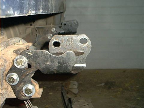 1987 Ford Bronco - another view of the flipped brackets use grade 8 hardware