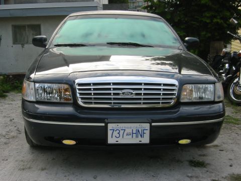 1999 Ford Crown Victoria - Hmmm. new and old don't look the same.