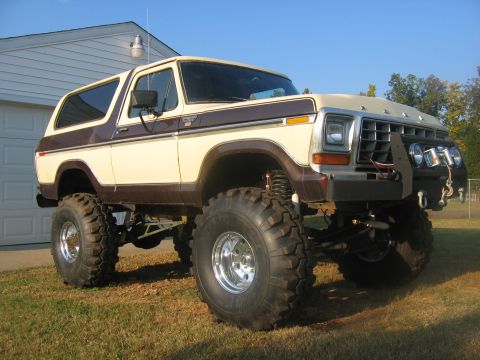 1992 Ford Mustang - This heavily modified Ford Bronco features a two-tone paint scheme and oversized tires, clearly not a 1992 Mustang.