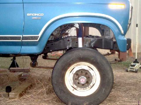 1984 Ford Bronco - Stock F350 front leaves, shocks installed on F350 mounts
