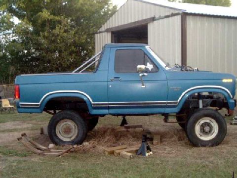 1984 Ford Bronco - F350 stock front leaves installed