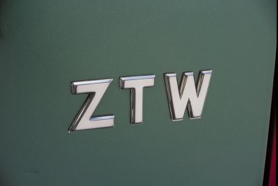 2002 Ford Focus - The ZTW emblem is visible on the vehicle's exterior. The Supermotors.net logo is also present.