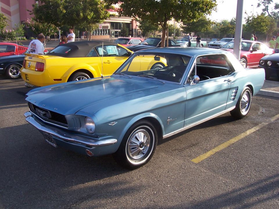 Blue 1965 Ford Mustang coupe, 3/4 front view