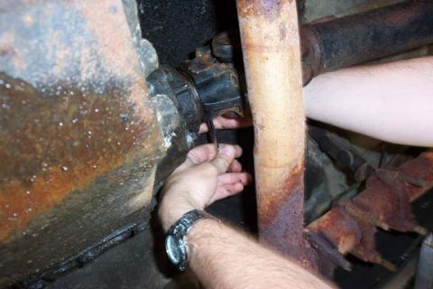 1979 Ford Bronco - Fortunately it is fairly easy to remove the driveshaft.
