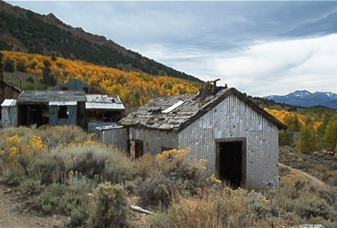 1986 Ford Bronco - Dilapidated structures stand in a remote, mountainous area during the fall season.