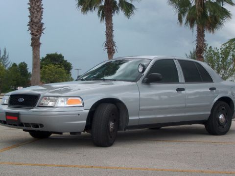2003 Ford Crown Victoria photo