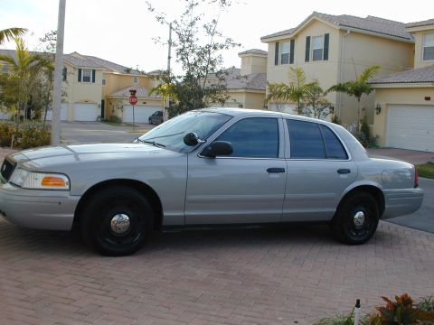 2003 Ford Crown Victoria photo