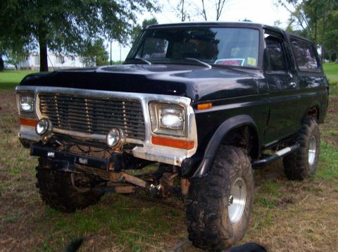 1995 Ford Bronco - This lifted black Ford Bronco features large off-road tires and an aftermarket bumper.