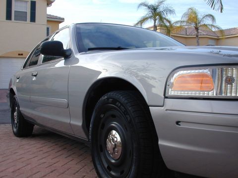 2003 Ford Crown Victoria photo