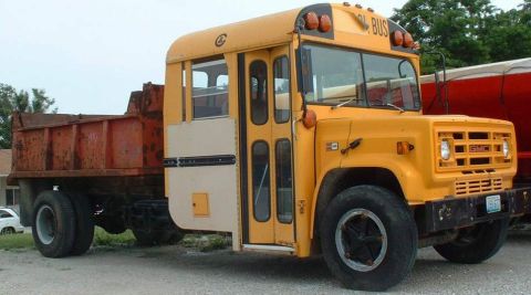 2006 Ford E350 - Dump-bus I saw in Kirksville, MO.
