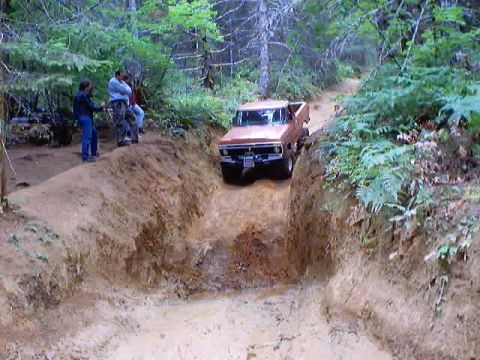 1976 Ford F-100 - A steep trail leading to a 4' drop off at the bottom. I scraped my front and rearbumpers comming off of this one.