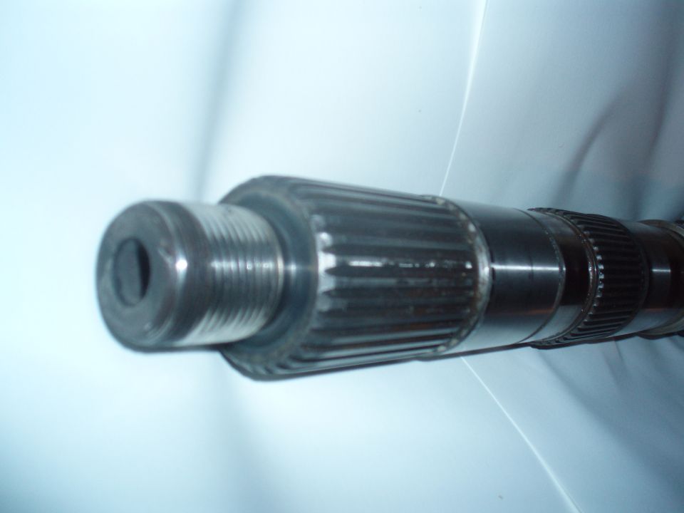Driveshaft part with splines and threaded end