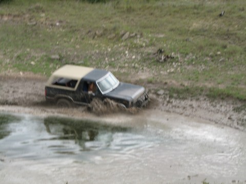 1986 Ford Bronco - playing in tank again