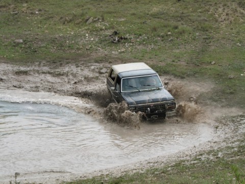 1986 Ford Bronco - playin in tank