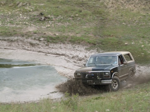 1986 Ford Bronco - nice little water over hood shot
