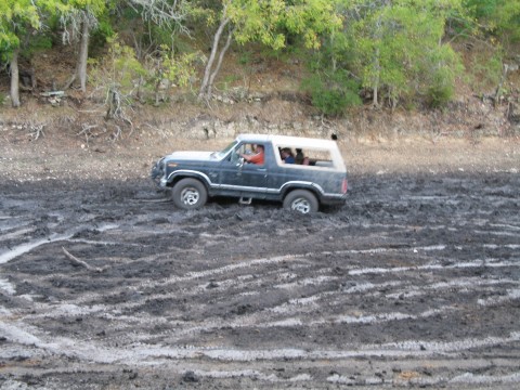 1986 Ford Bronco - playing in nasty mud